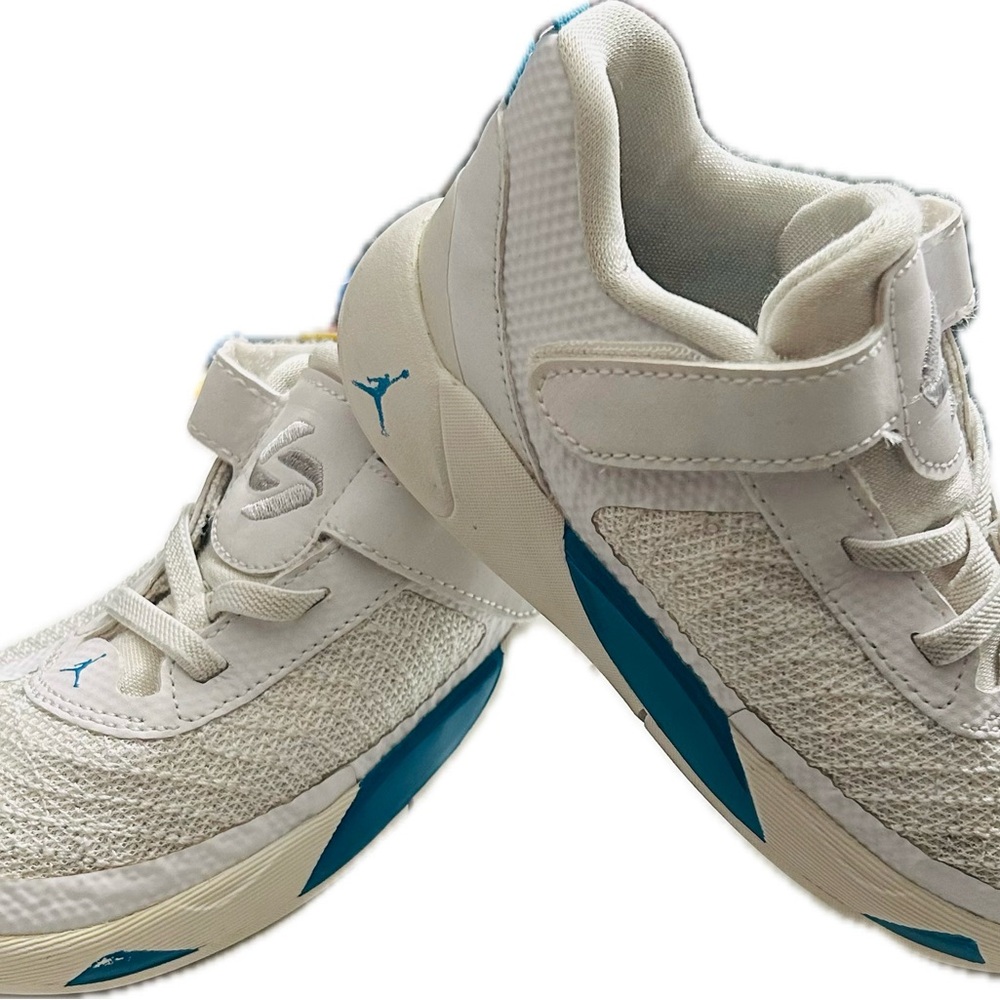 ✨Jordan Kids White and Teal Sneakers